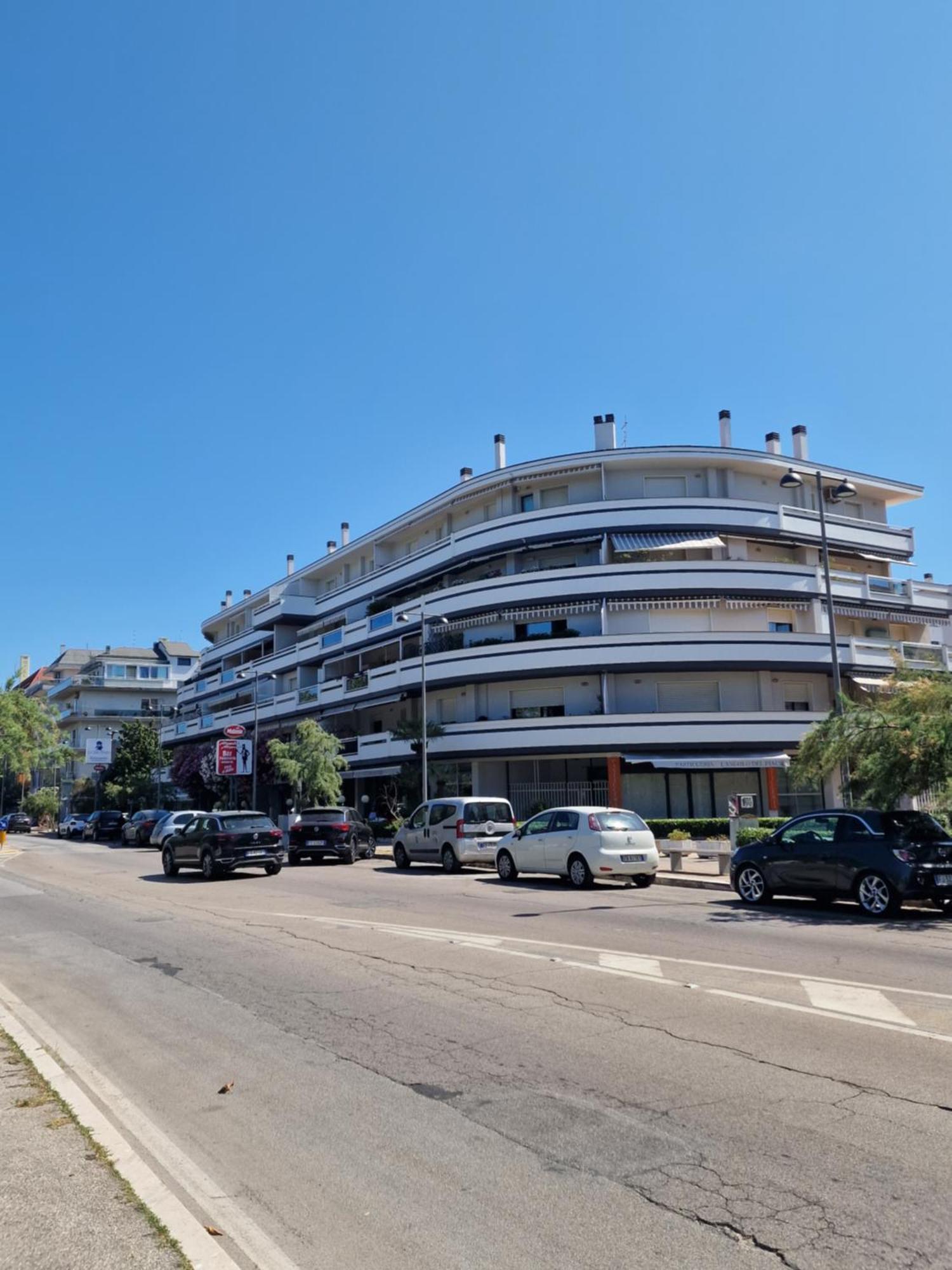 Tramonti Apartments Пескара Экстерьер фото